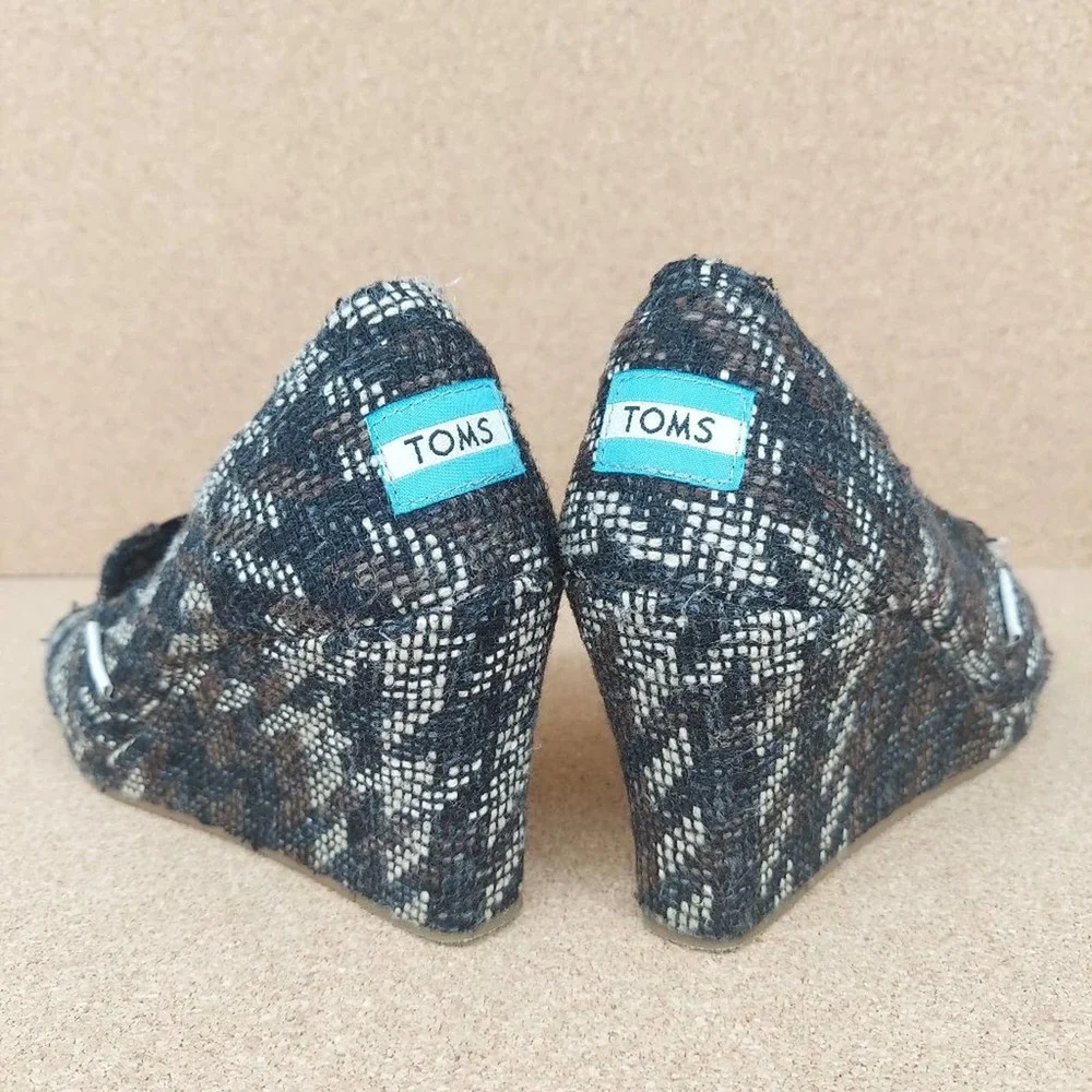 Toms Womens Peep Toe Slip On Wedge Heels Size 8_4